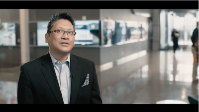 See How Daimler Uses its Signs to Create an Impactful Lobby Experience and Engage its Employees